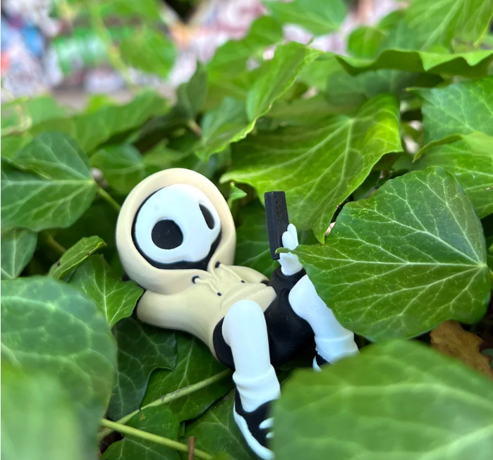 Endearing "Doom Scroll" Figures - A Touch of Humor for Your Space