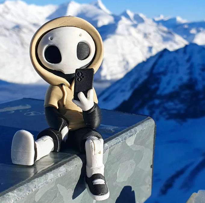 Endearing "Doom Scroll" Figures - A Touch of Humor for Your Space